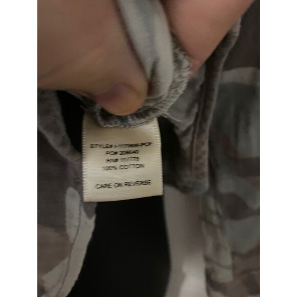 Love stitch light camo button down shirt size small - Picture 3 of 5